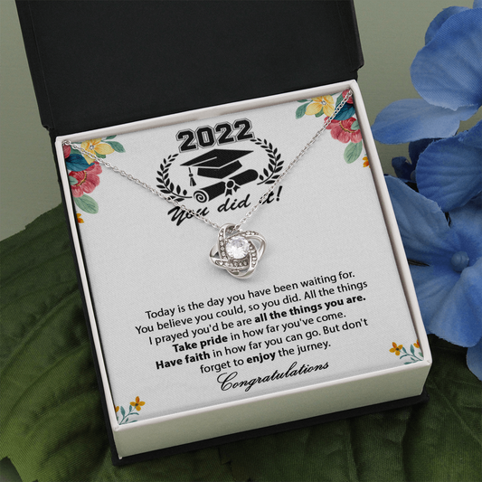 Lo hiciste: el collar de nudos de amor de graduación